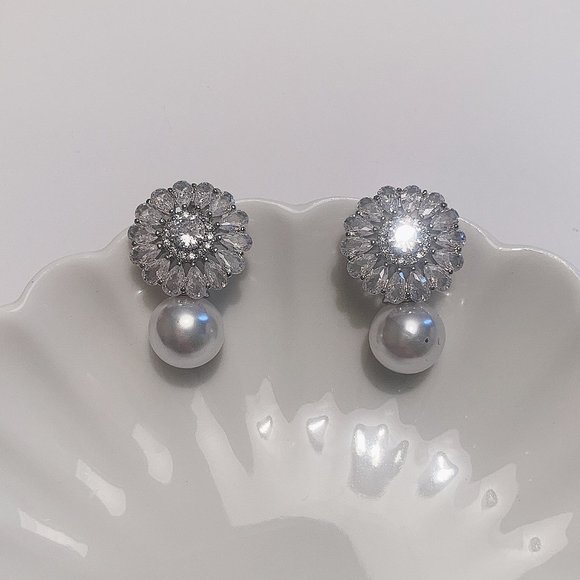 925 Sterling Silver Imitation Pearl Stud Earring - Picture 5 of 10